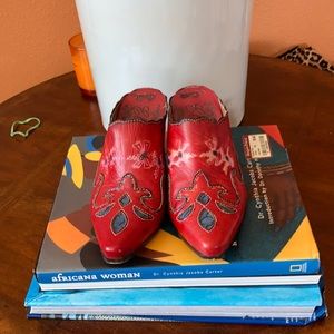 Red leather western style clog. Size 61/2. Barely worn.